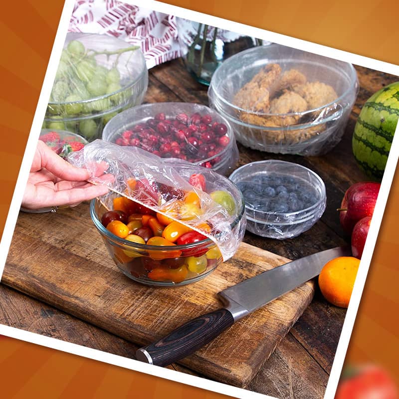 Lot of 100 disposable stretch films for bowls and plates, elastic lids for containers, alternative to cling film for storing leftovers, fruits, vegetables and food in the kitchen