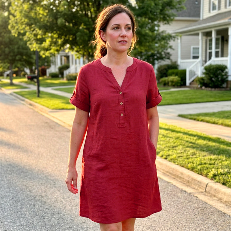 OFFRE LIMITÉE 50 % DE RÉDUCTION Robe Tunique Indispensable Col V avec Poches Mélange de coton doux, facile d'entretien, poches des deux côtés. Un basique de garde-robe pour le printemps, l'été et la superposition en automne.