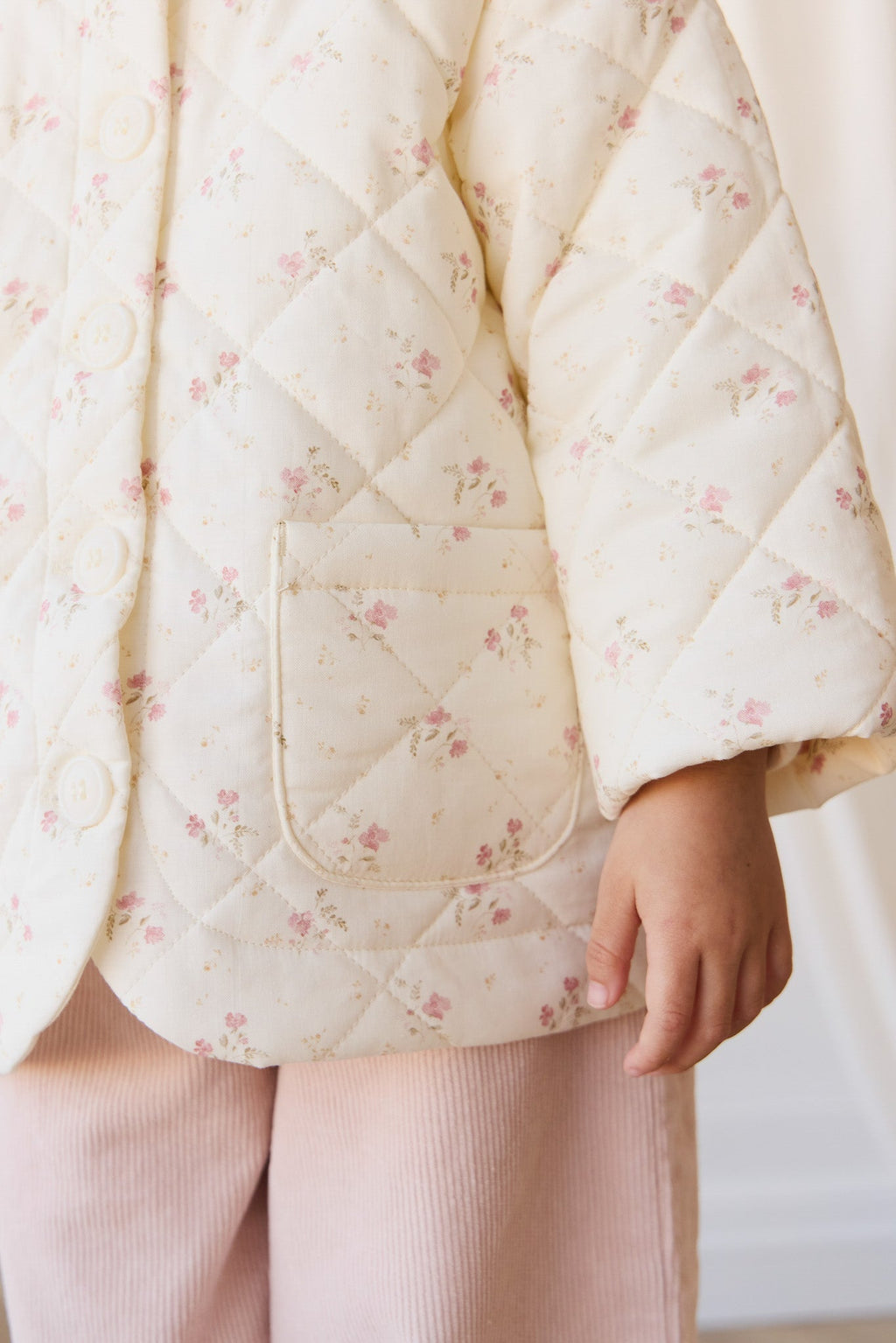 Veste matelassée en coton imprimé floral blanc et rose pour fille, avec col en velours côtelé et fermeture boutonnée, idéale pour la mi-saison