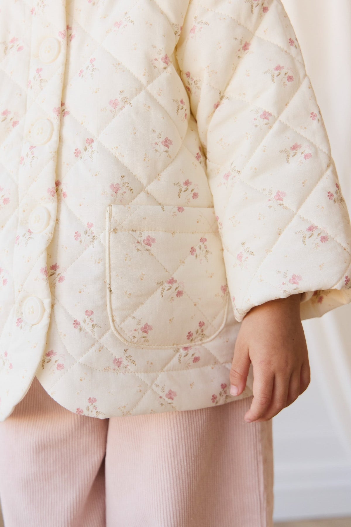 Veste matelassée en coton imprimé floral blanc et rose pour fille, avec col en velours côtelé et fermeture boutonnée, idéale pour la mi-saison