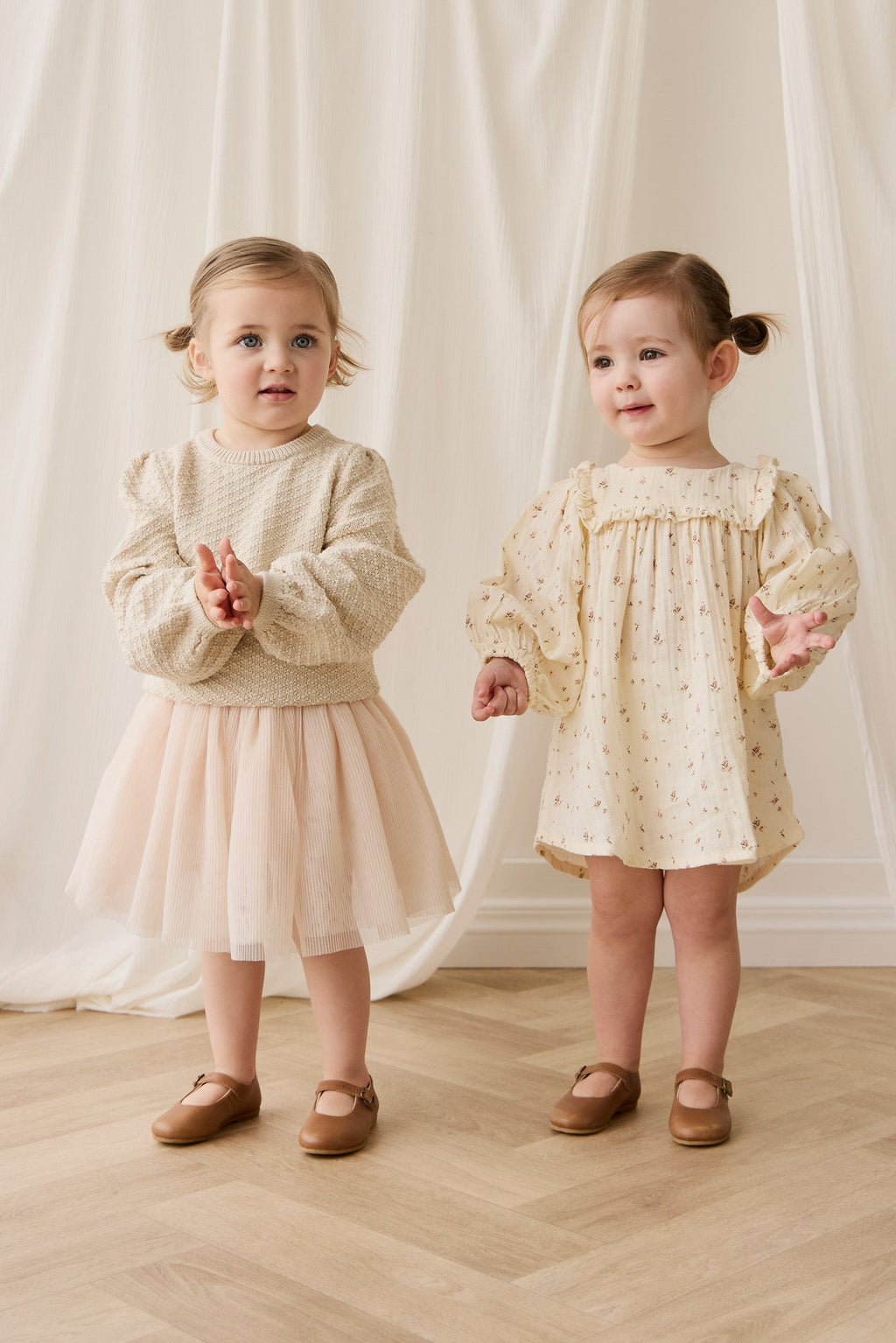 Jupe plissée fille en tulle et coton uni rose poudré avec taille élastiquée et superposition aérienne légère pour occasions habillées