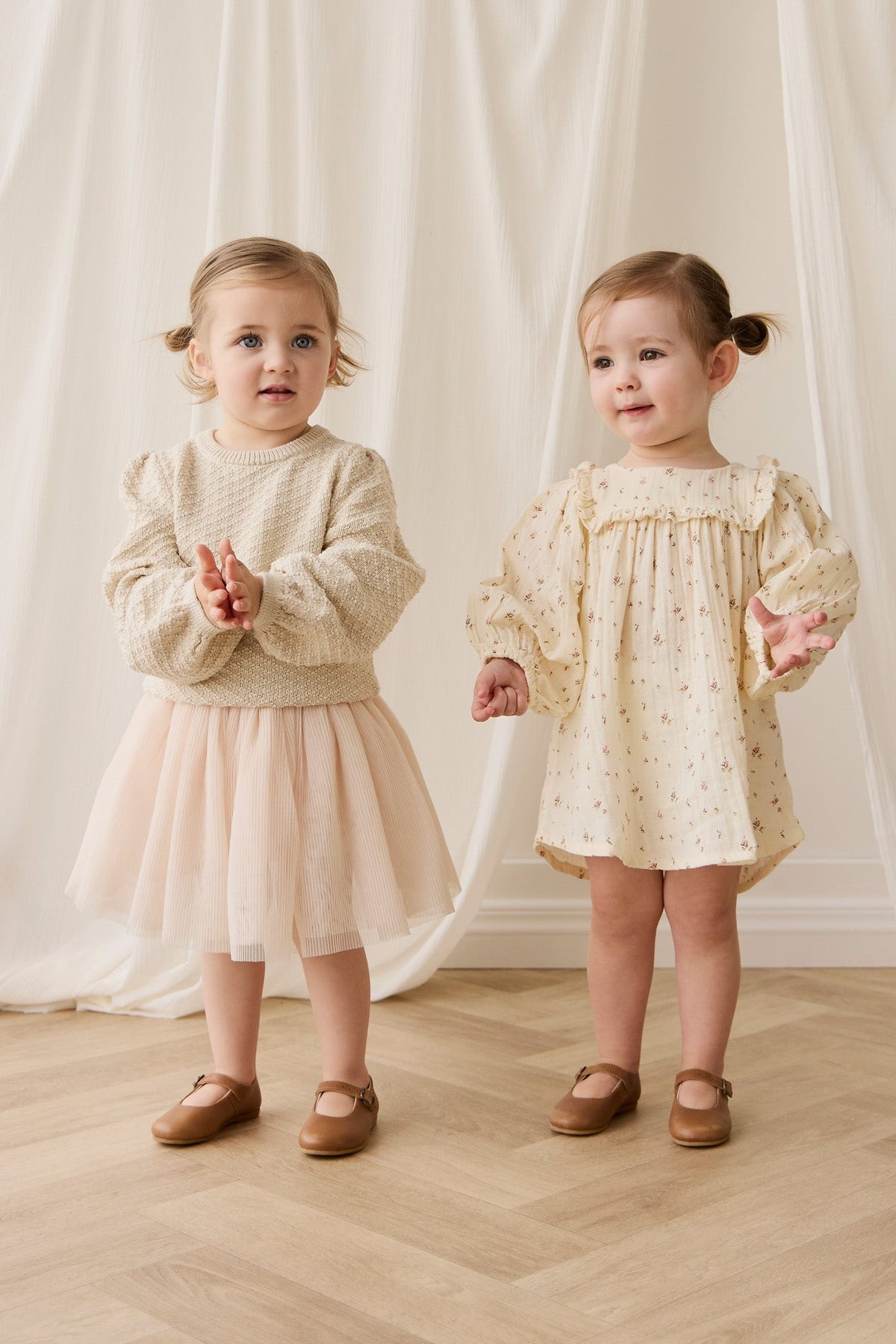 Jupe plissée fille en tulle et coton uni rose poudré avec taille élastiquée et superposition aérienne légère pour occasions habillées