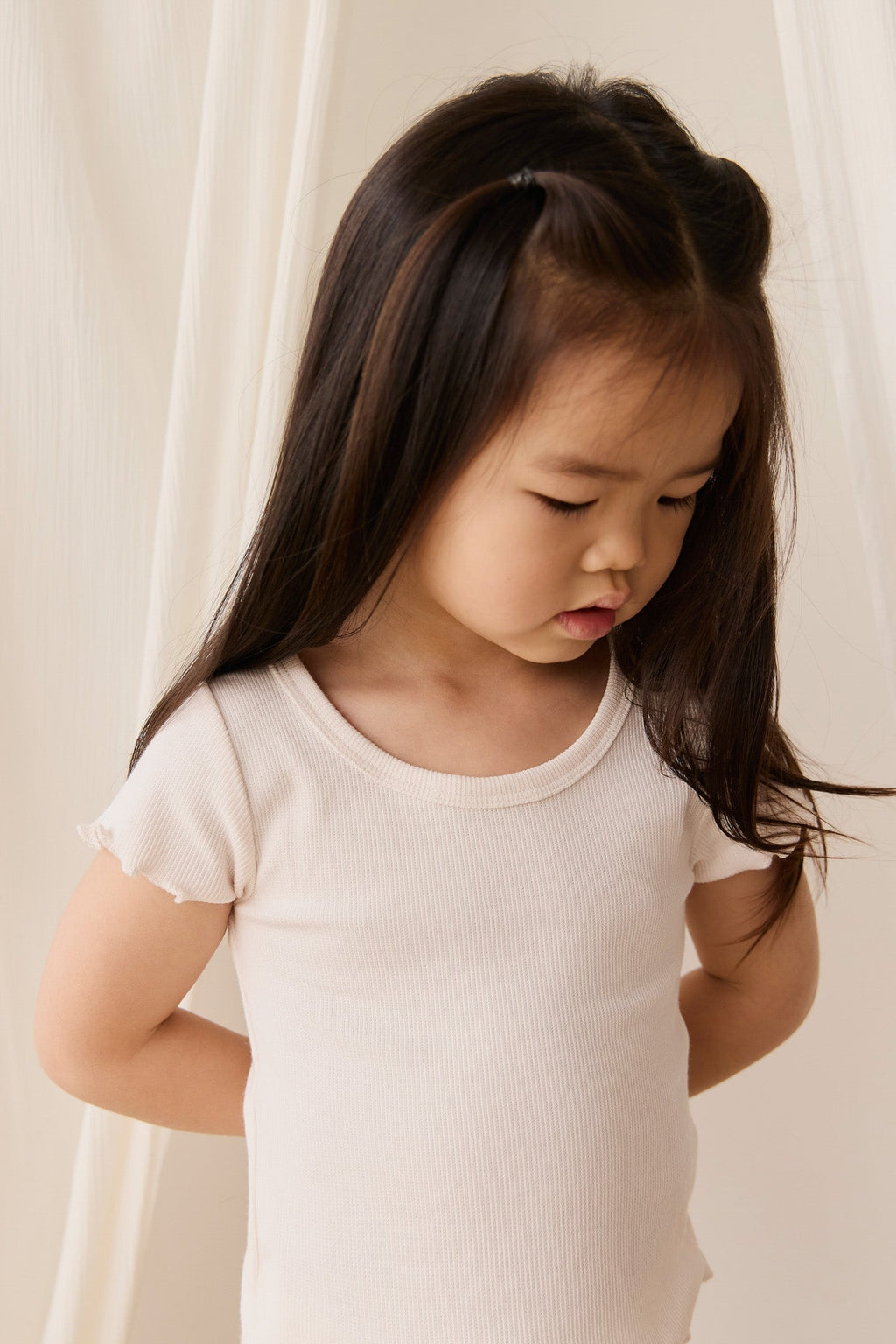 Haut en coton modal finement côtelé uni rose poudré délicat avec ourlet et manches festonnés pour filles Style doux au quotidien
