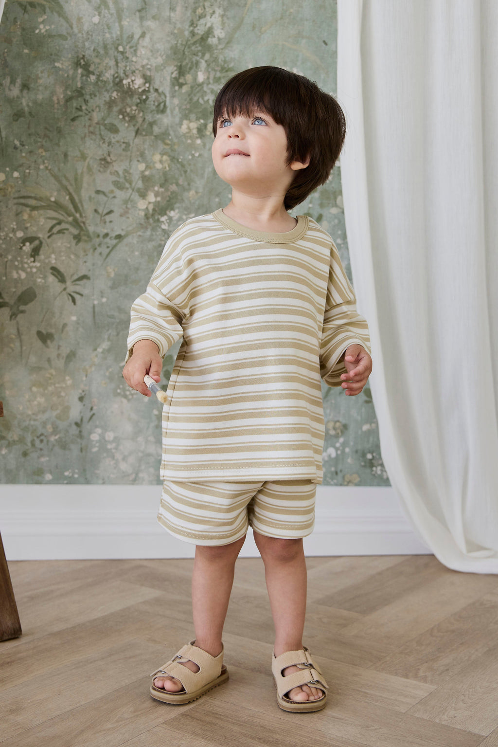 T-shirt en coton Pima décontracté pour enfants, avec rayures horizontales marron et blanches, col ras du cou et tissu infroissable pour le quotidien