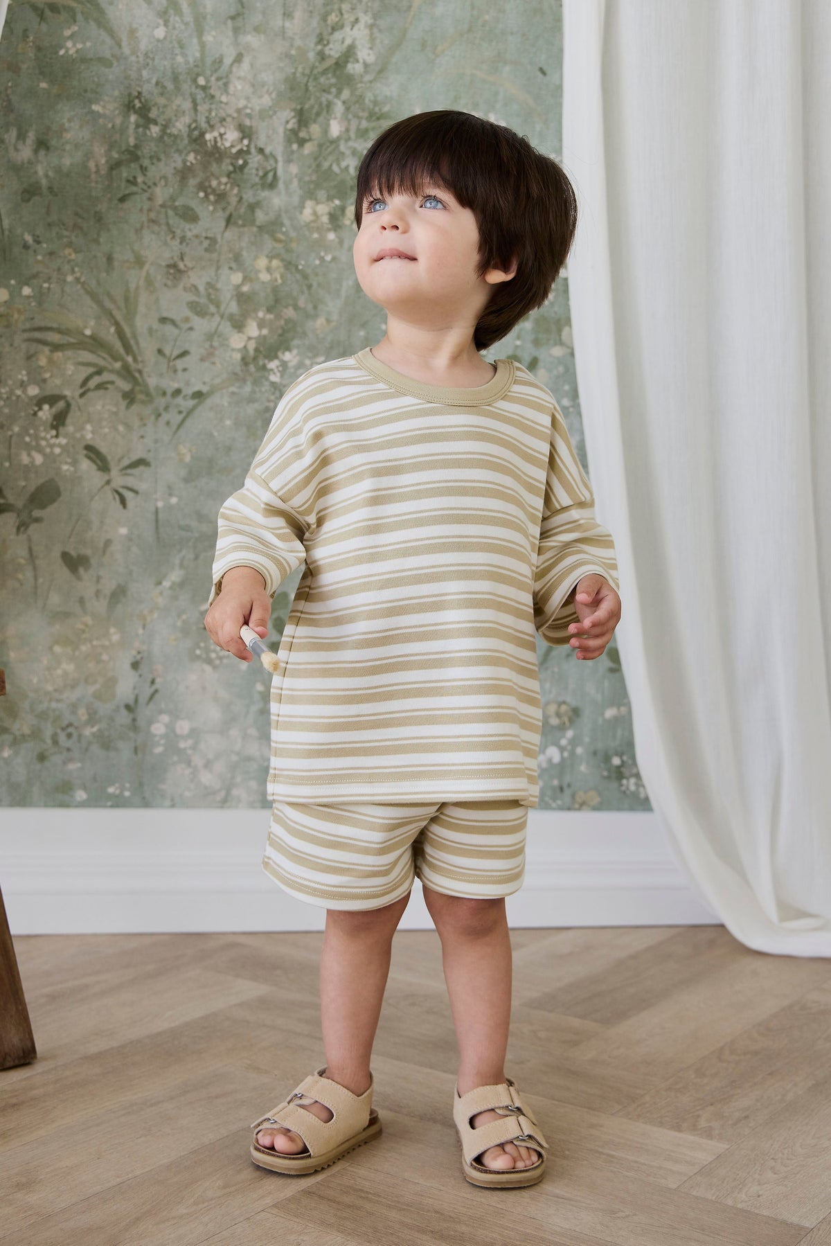 T-shirt en coton Pima décontracté pour enfants, avec rayures horizontales marron et blanches, col ras du cou et tissu infroissable pour le quotidien