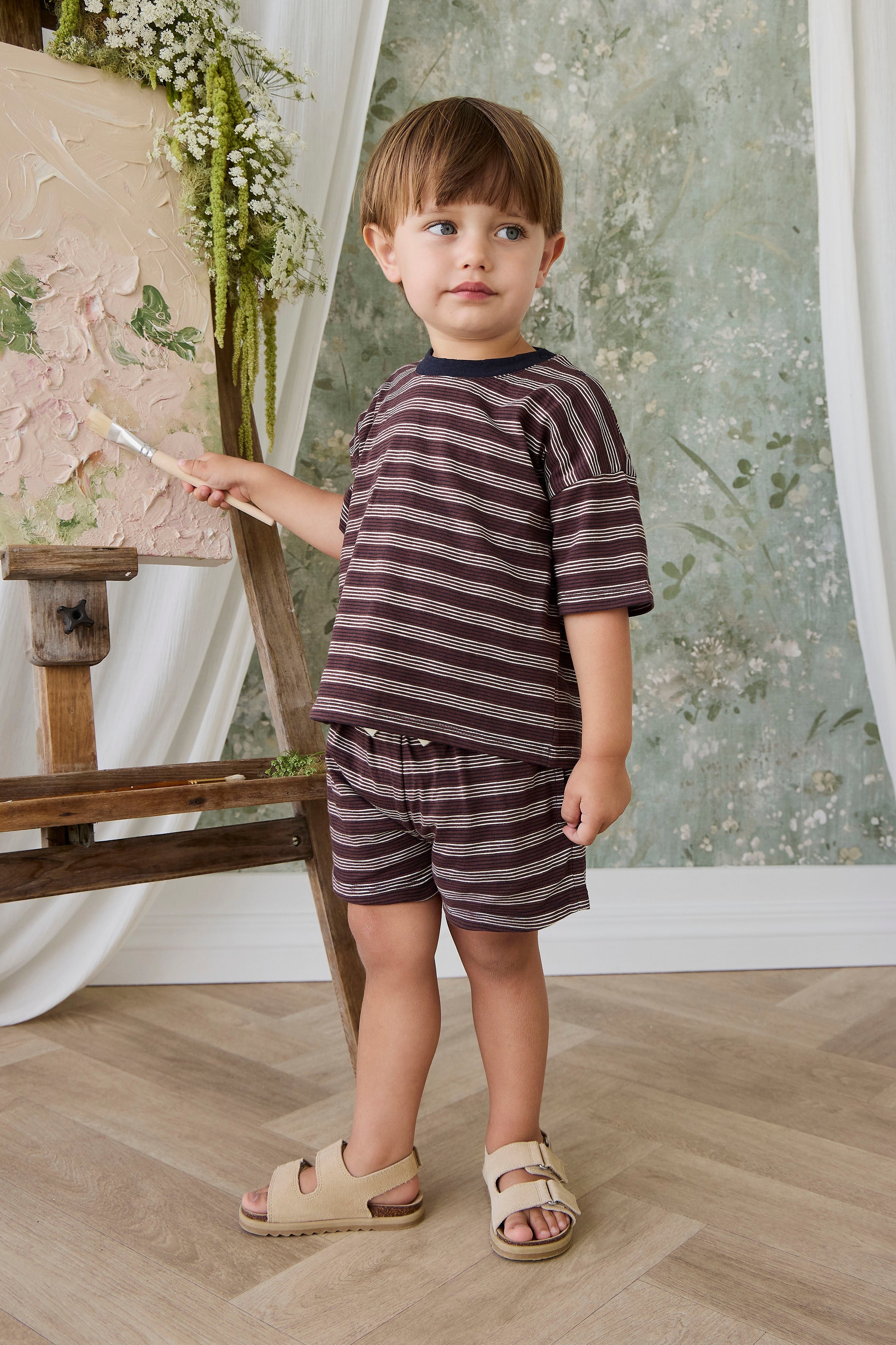 Short en coton flammé multi-rayures, décontracté, naturel et élégant, avec taille élastique et cordon de serrage décoratif pour les journées d'été actives des enfants
