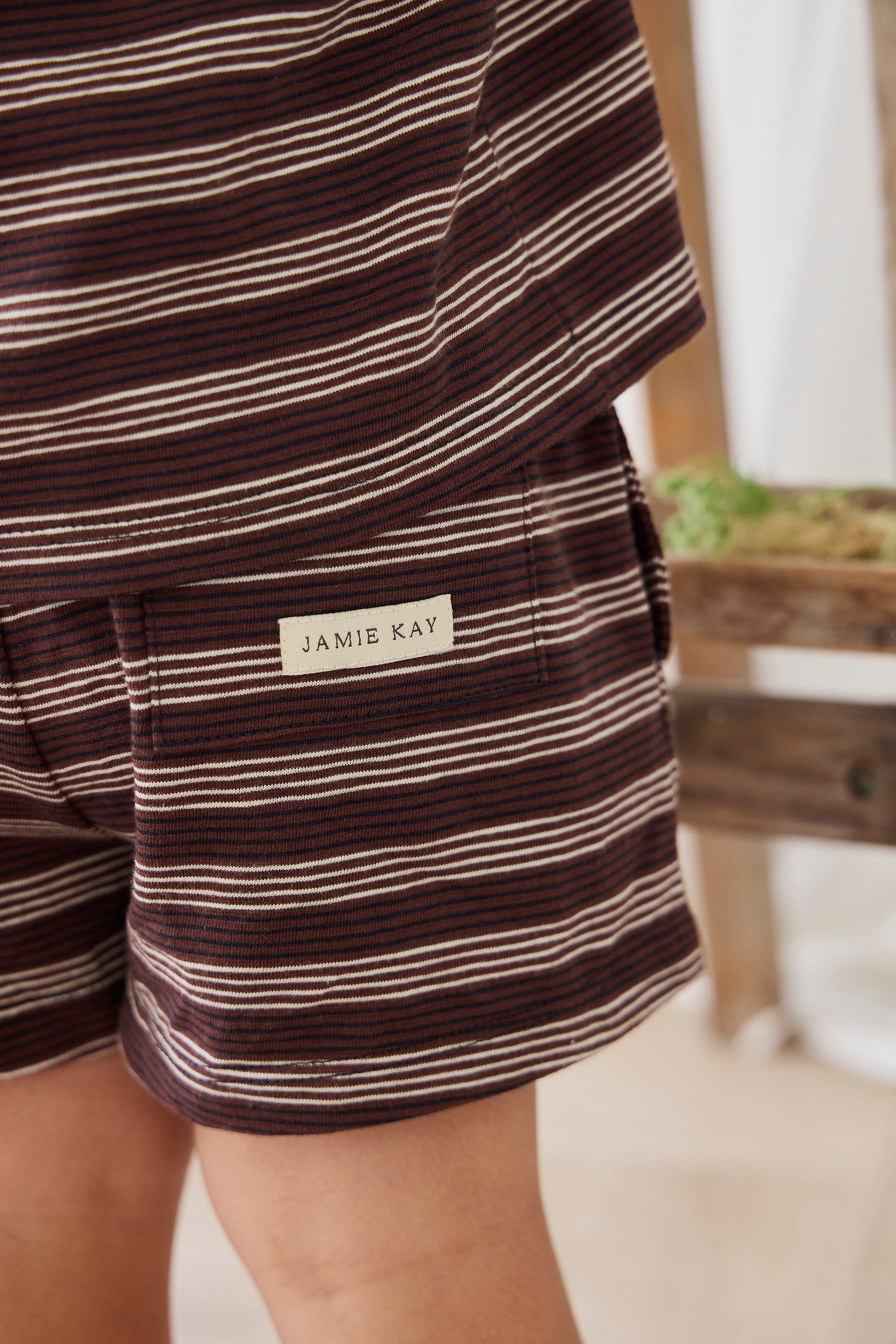 Short en coton flammé multi-rayures, décontracté, naturel et élégant, avec taille élastique et cordon de serrage décoratif pour les journées d'été actives des enfants