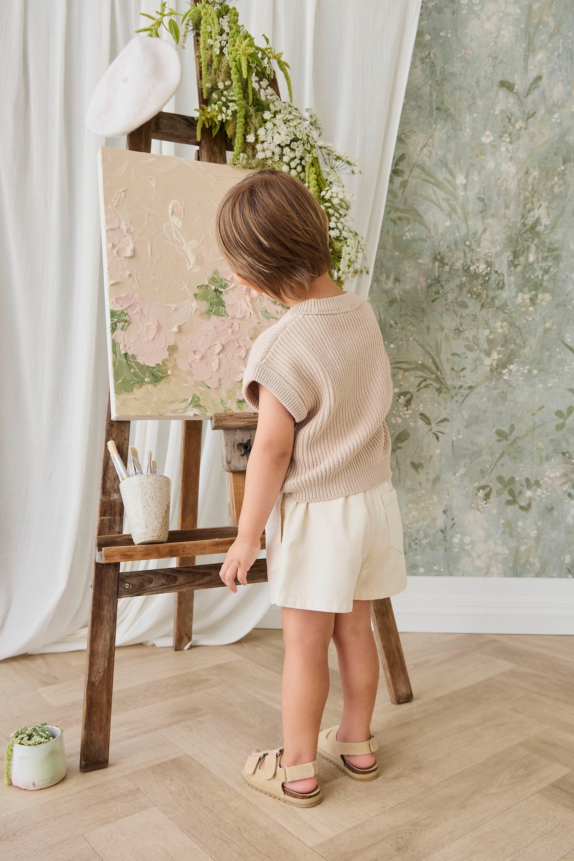 Short décontracté en coton texturé crème uni avec taille élastique et cordon de serrage décoratif pour les jeux d'été des enfants