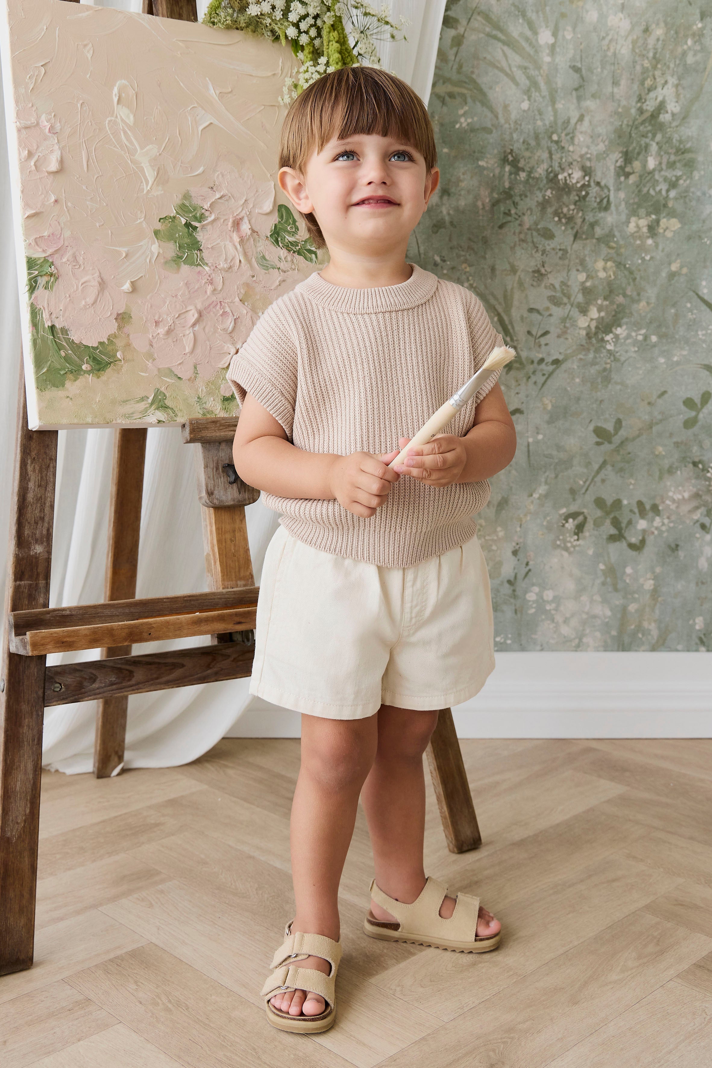 Short décontracté en coton texturé crème uni avec taille élastique et cordon de serrage décoratif pour les jeux d'été des enfants