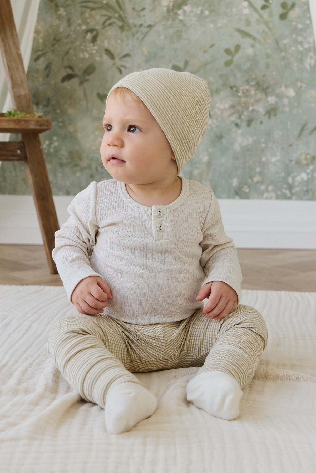 Legging côtelé fin en coton rayé crème marron pour bébé et tout-petit, avec taille douce et extensible confortable pour un usage quotidien