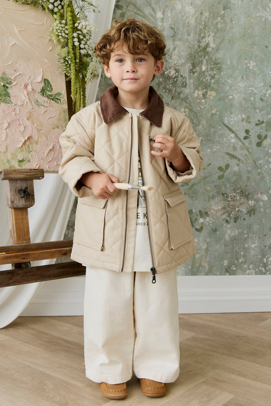 Pantalon droit classique pour enfant en coton et élasthanne crème uni, taille élastique et poches fonctionnelles pour un look décontracté