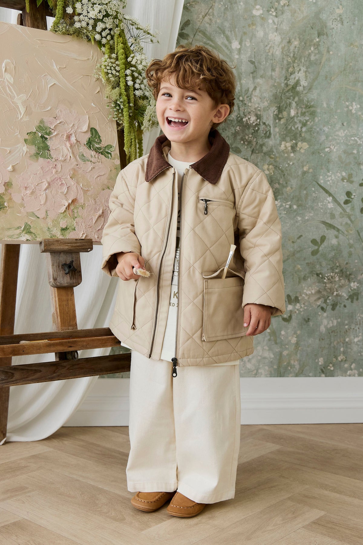 Pantalon droit classique pour enfant en coton et élasthanne crème uni, taille élastique et poches fonctionnelles pour un look décontracté