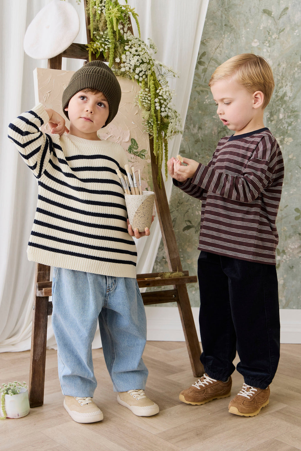 Pantalon Enky classique en coton élasthanne d'aspect velours côtelé avec détail noué sur le devant et chevilles élastiquées pour une tenue chic et décontractée pour enfants
