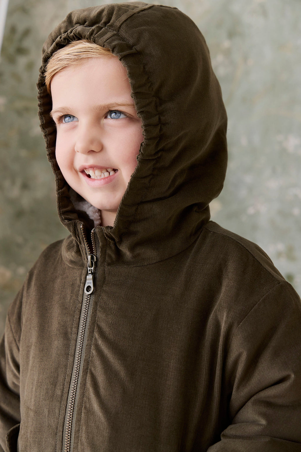 Veste à Capuche Enfant en Coton Uni Kaki Profond Aspect Velours Côtelé avec Doublure Peluche, Poignets Côtelés et Poches à Rabat pour Temps Froid