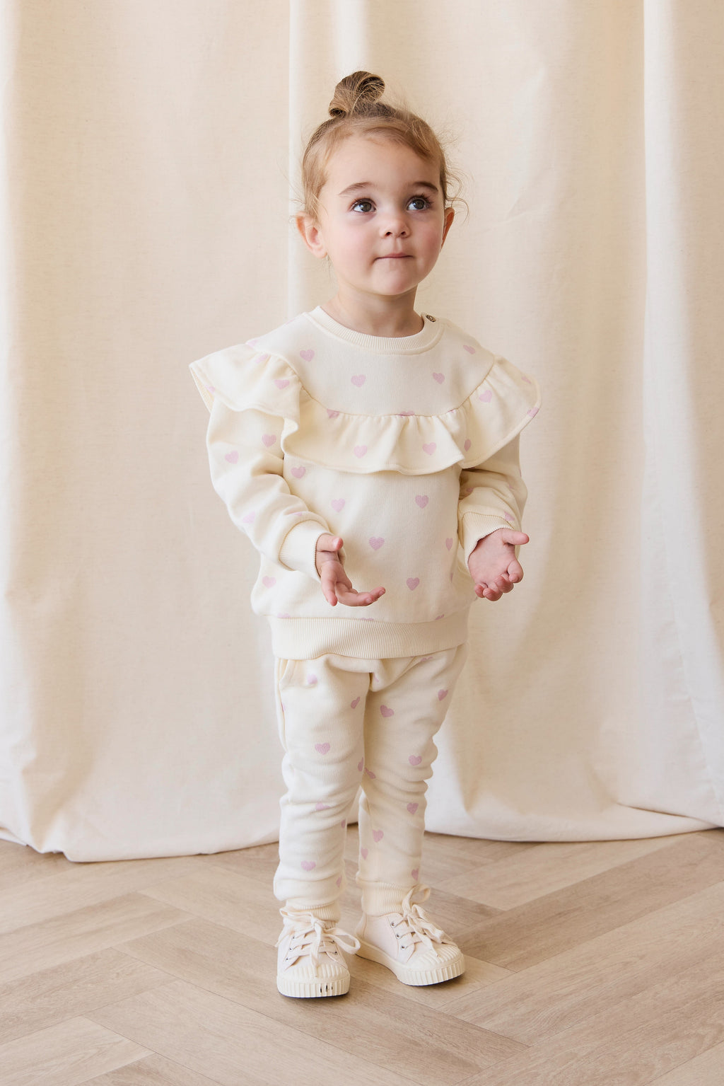 Sweatshirt en coton stretch imprimé cœurs rose crème romantique avec coupe douce et décontractée pour filles, idéal pour un usage quotidien décontracté