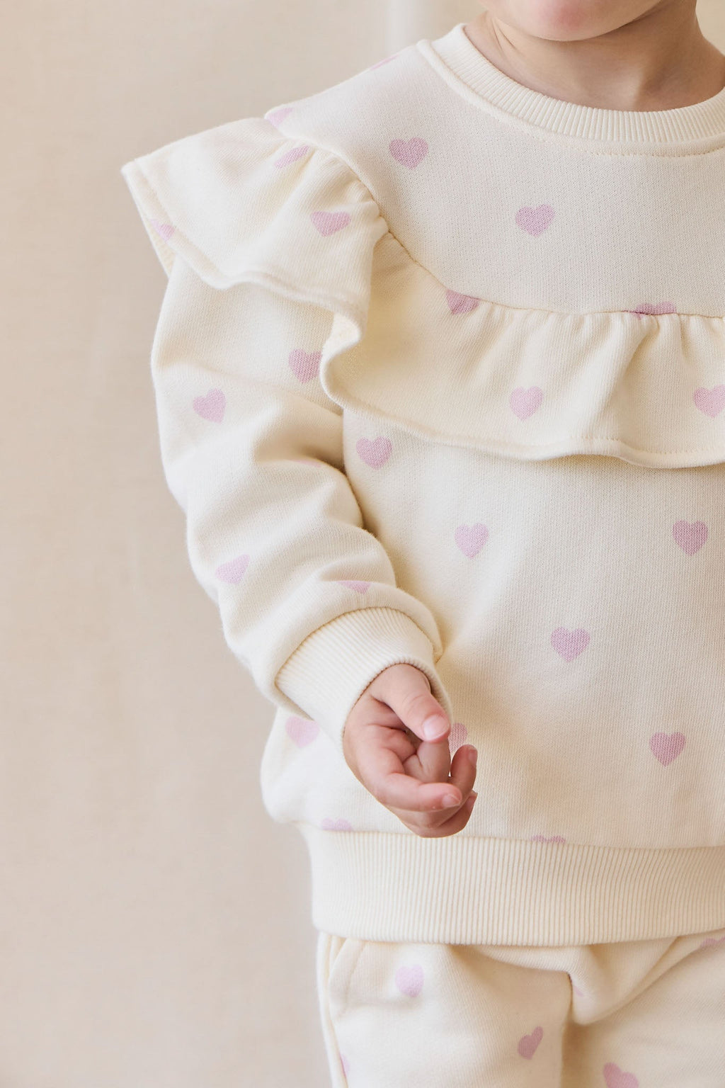 Sweatshirt en coton stretch imprimé cœurs rose crème romantique avec coupe douce et décontractée pour filles, idéal pour un usage quotidien décontracté