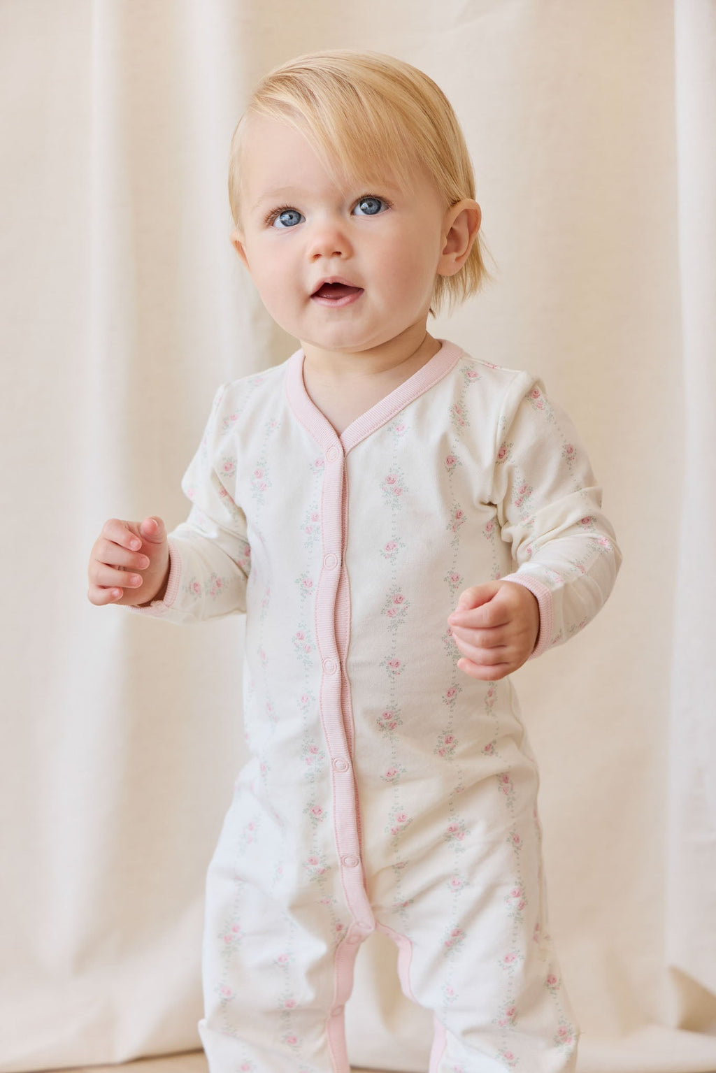 Grenouillère Pyjama une pièce en Coton Extensible Imprimé Roses Blanches et Roses avec Bordure Rose et Tissu Doux Extensible pour Bébés et Tout-petits