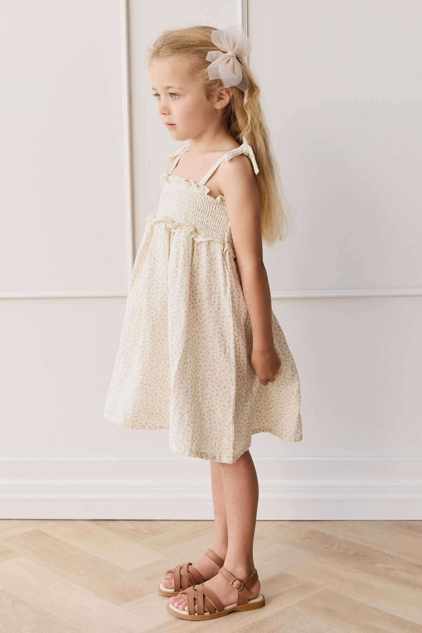 Robe  en mousseline de coton biologique imprimé floral rose romantique, tissu léger et respirant pour les occasions spéciales des filles