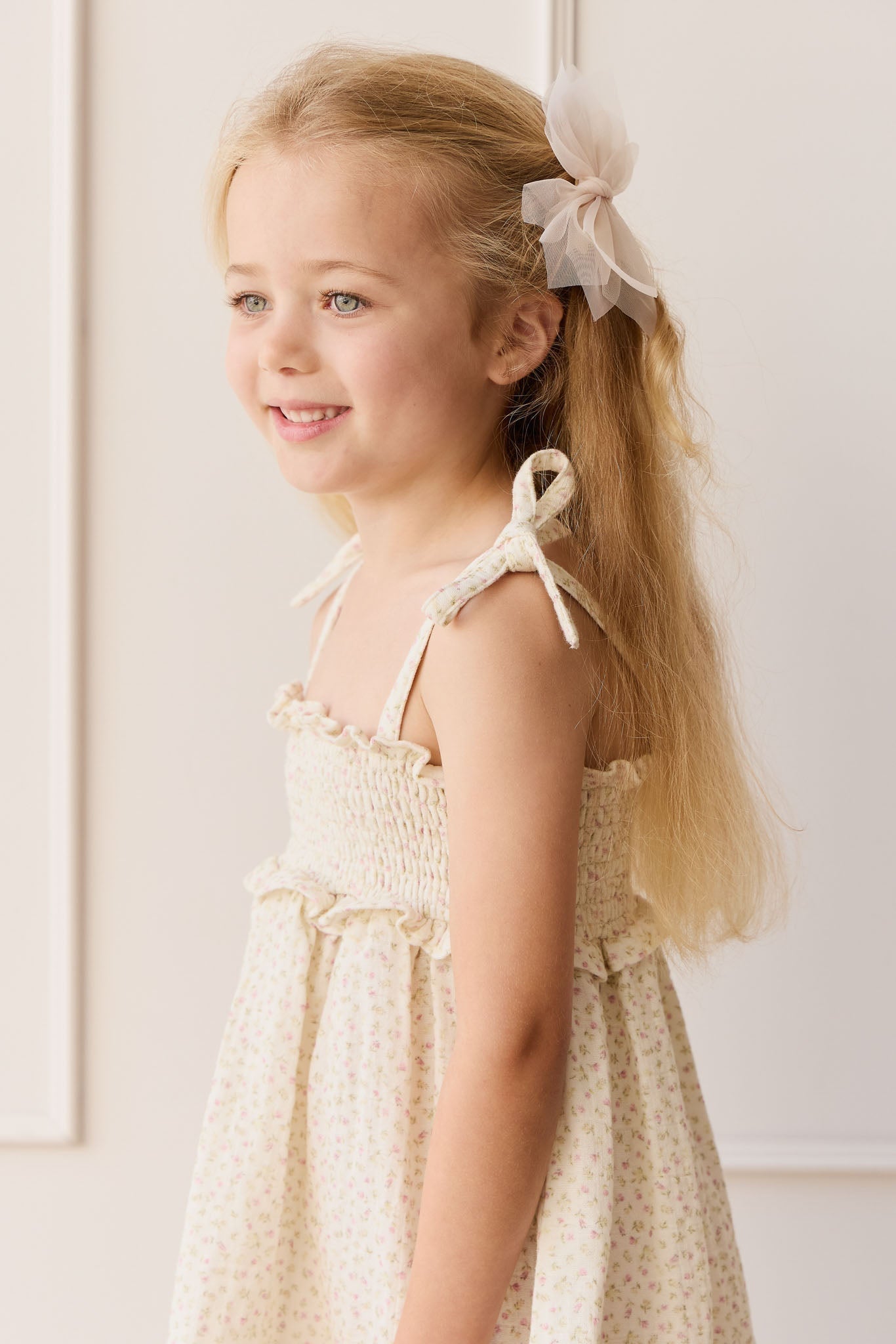 Robe  en mousseline de coton biologique imprimé floral rose romantique, tissu léger et respirant pour les occasions spéciales des filles