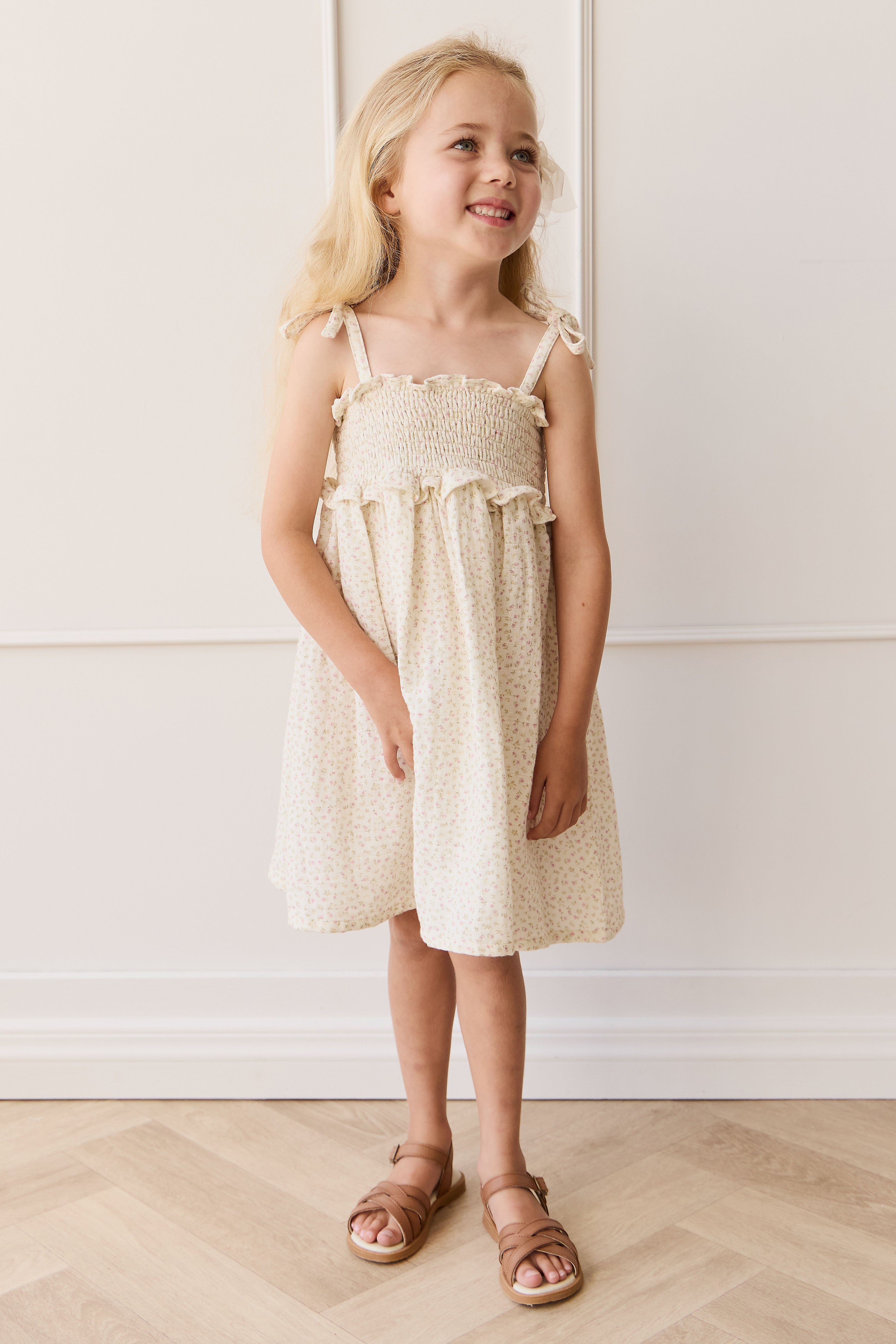 Robe  en mousseline de coton biologique imprimé floral rose romantique, tissu léger et respirant pour les occasions spéciales des filles