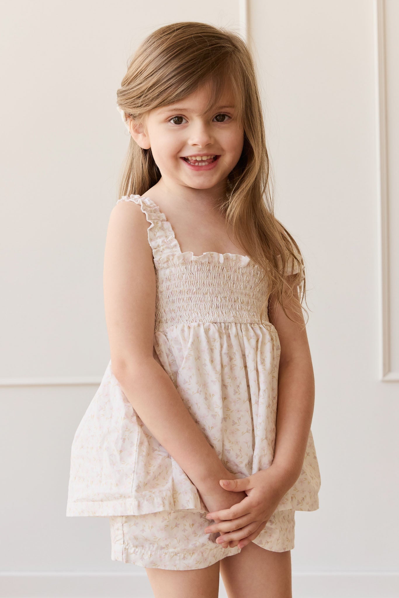 Short en coton biologique à imprimé floral rose clair et violet, ludique, avec taille élastiquée pour les filles, idéal pour les journées décontractées par temps chaud
