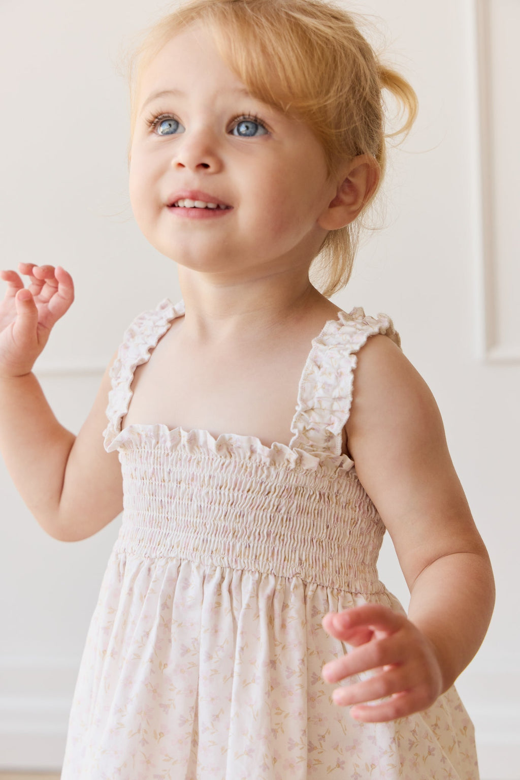 Haut en coton bio pour fille imprimé floral romantique mauve Bélier, avec tissu léger et respirant pour un style décontracté au quotidien.