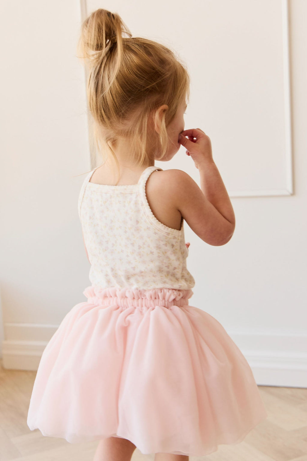 Jupe Féminine en Tulle et Coton Rose Brumeux Uni avec Superposition Plissée Fluide et Ton Pastel Délicat pour Occasions Habillées Filles