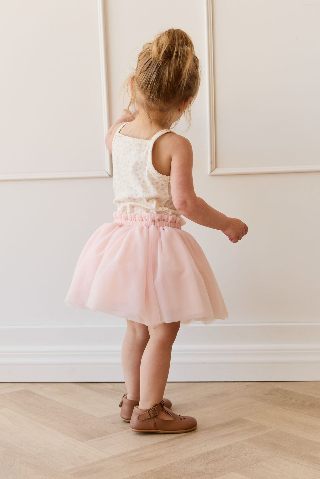 Jupe Féminine en Tulle et Coton Rose Brumeux Uni avec Superposition Plissée Fluide et Ton Pastel Délicat pour Occasions Habillées Filles