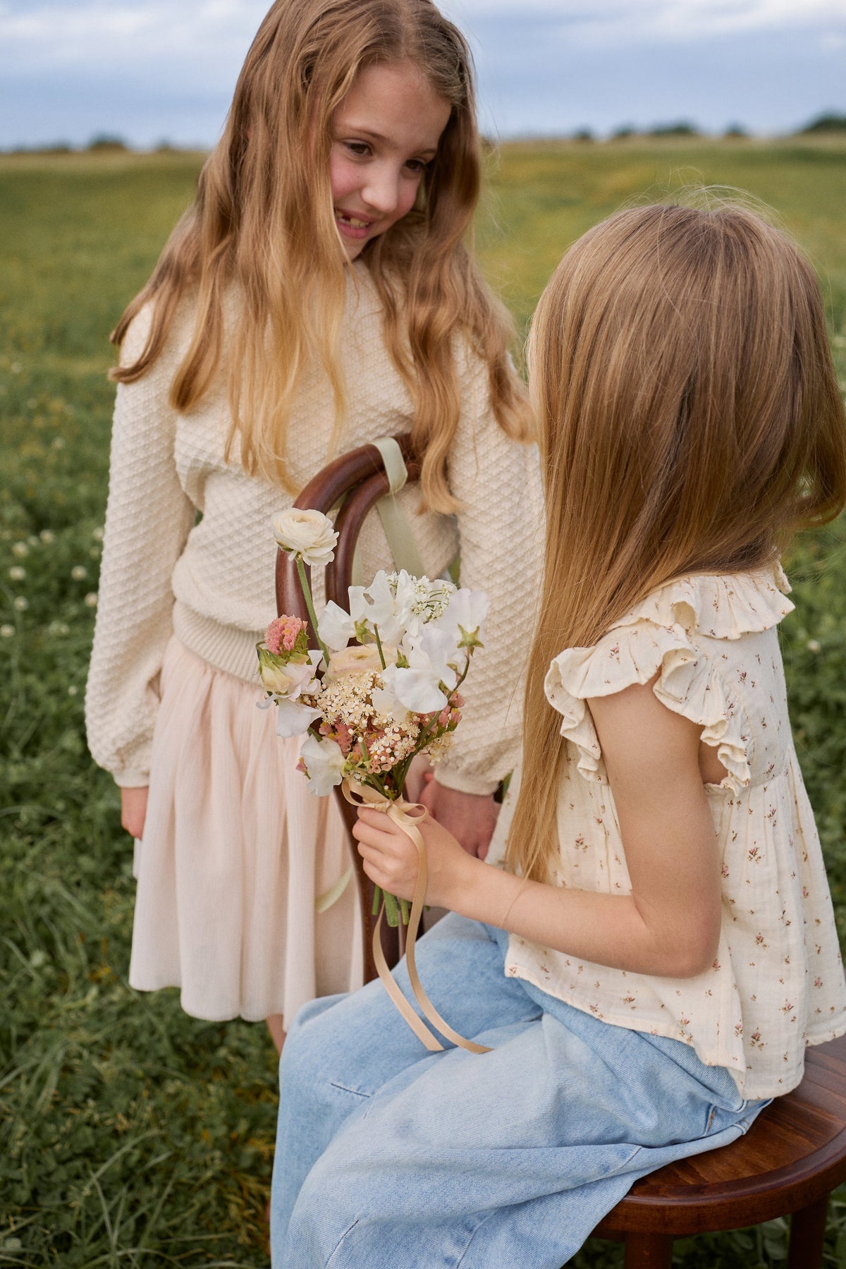 Jupe plissée fille en tulle et coton uni rose poudré avec taille élastiquée et superposition aérienne légère pour occasions habillées