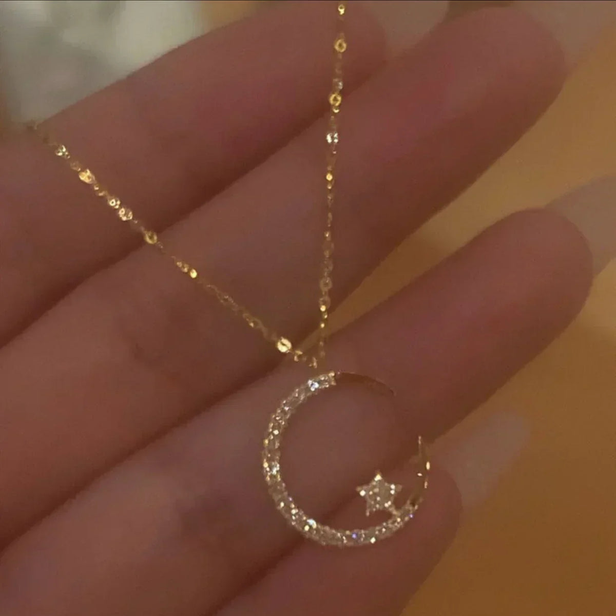 Nuit rayonnante : Collier lune et étoile
