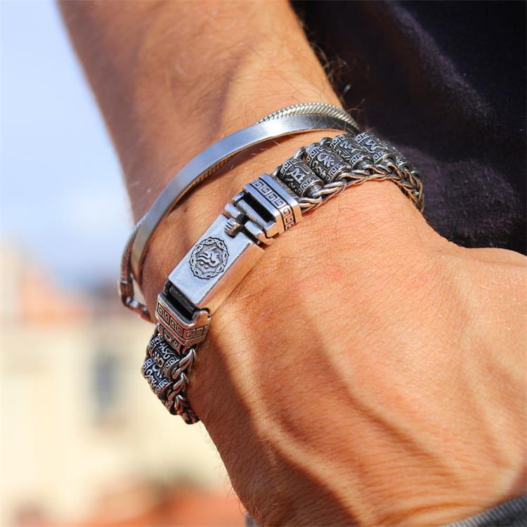 50 % de réduction pour la Saint-Valentin Bracelet roue de prière porte-bonheur 50 % de réduction pour la Saint-Valentin Bracelet roue de prière porte-bonheur