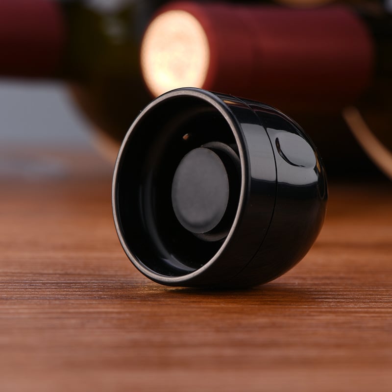 Bouchons hermétiques en silicone pour vin, bière et champagne. Conservation longue durée, s'adaptent à tous les goulots, gardez vos bouteilles entamées aussi fraîches qu'à l'ouverture.