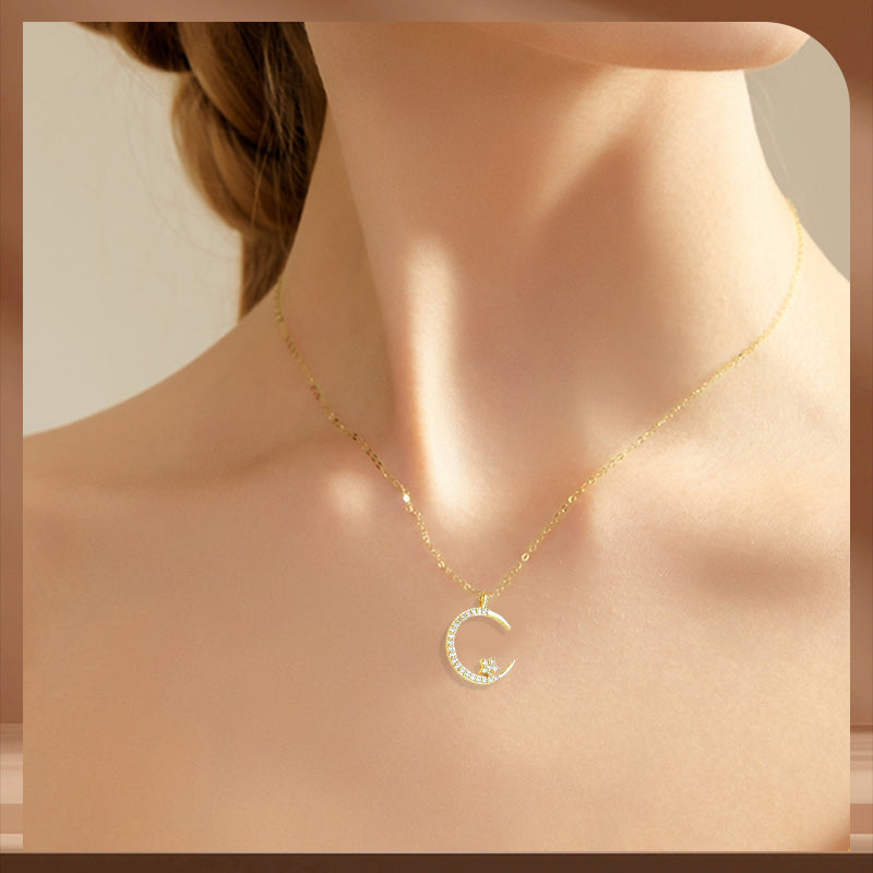 Collier étincelant avec pendentif étoile et lune en réduction