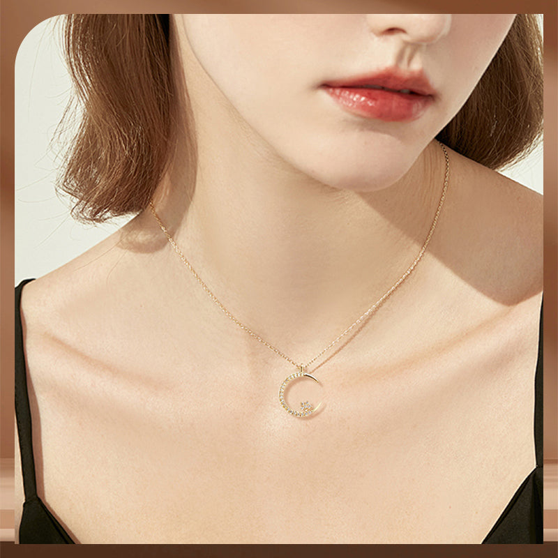 Collier étincelant avec pendentif étoile et lune en réduction