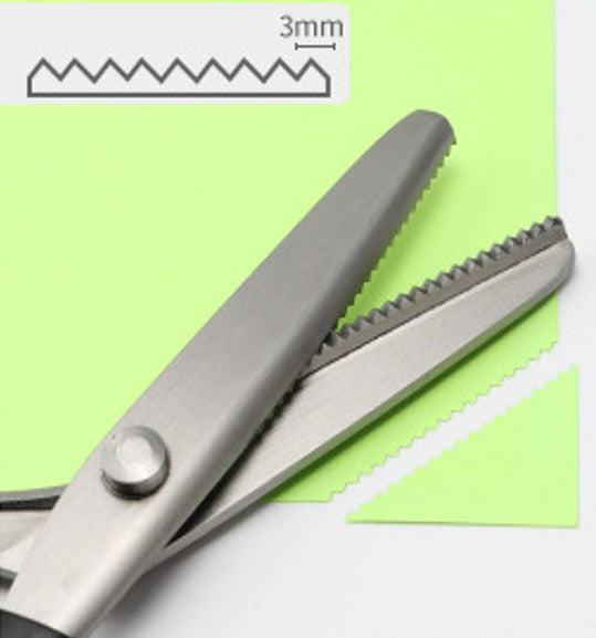 Ciseaux cranteurs en acier inoxydable à poignée ergonomique, anti-effilochage pour tissu, papier et cuir.