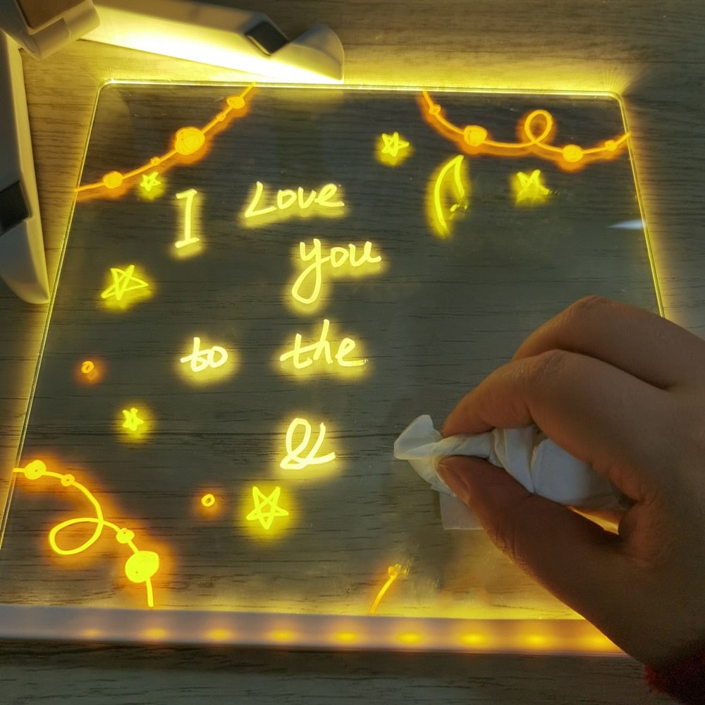Le cadeau idéal pour eux : Tableau d'affichage LED effaçable à sec : 7 couleurs, éclairage doux & support réglable