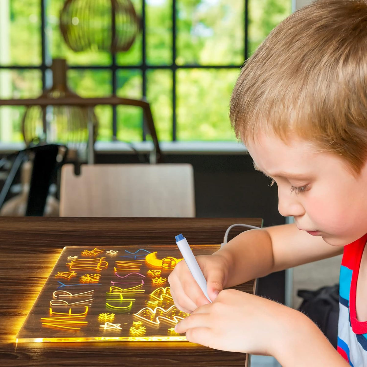 Le cadeau idéal pour eux : Tableau d'affichage LED effaçable à sec : 7 couleurs, éclairage doux & support réglable