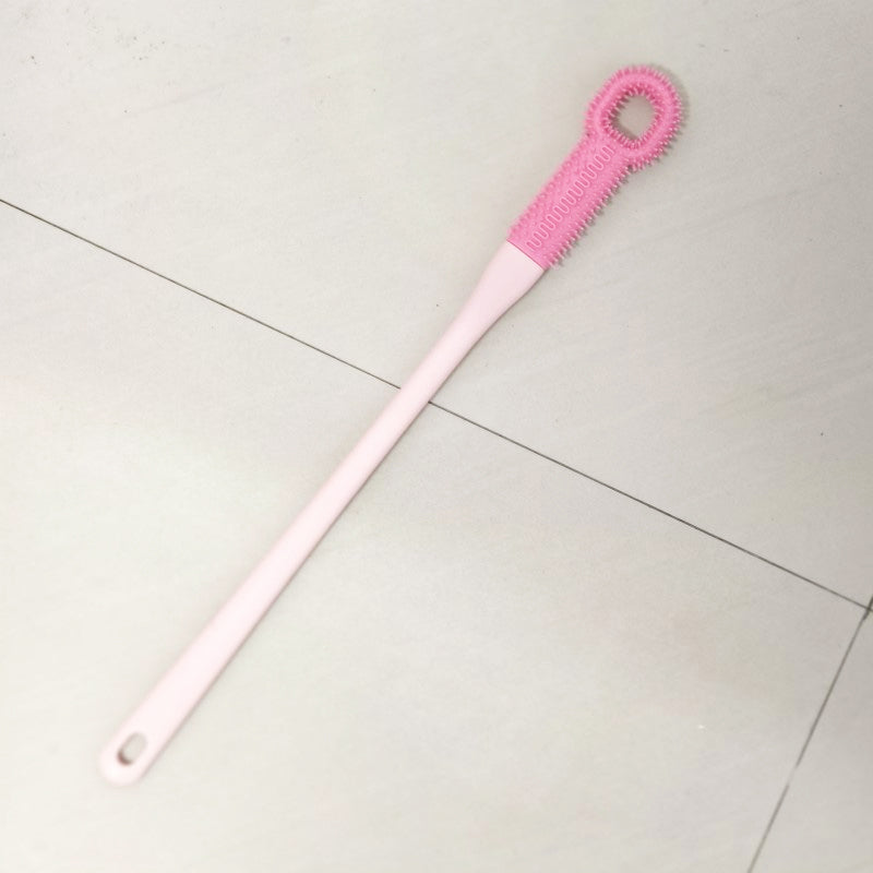 Brosse à long manche pour nettoyer les orteils et les pieds