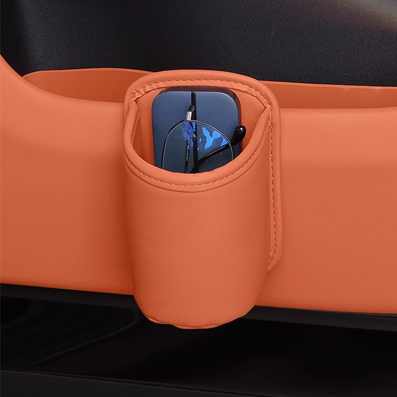 + 0% on the leather car door cup holder. Wide opening: easy access to drinks and phone. Clip-on fastening, secure hold. Durable and elegant PU leather.