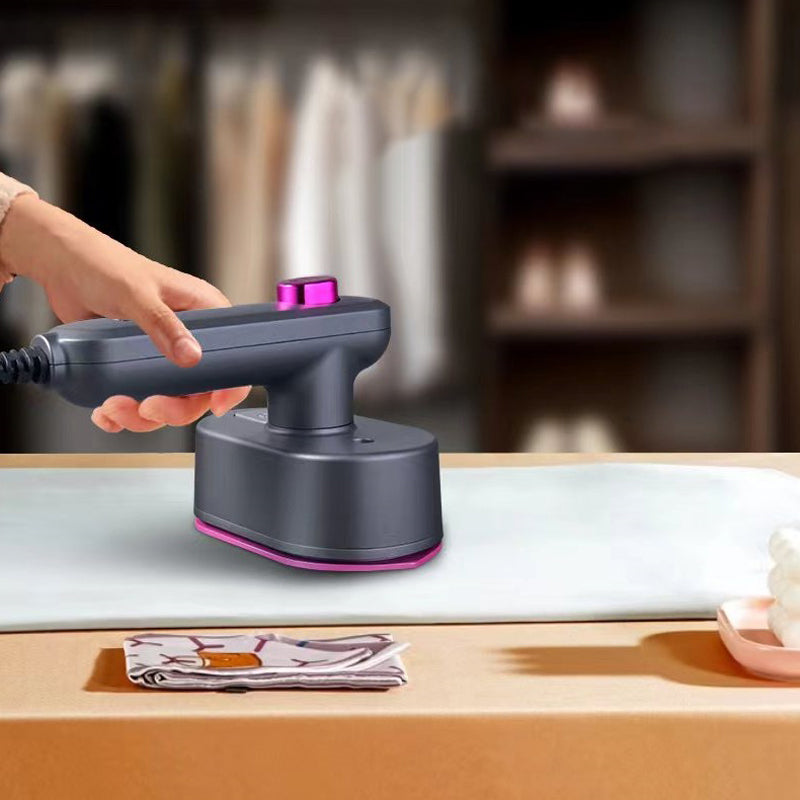 SUR LE MINI FER VAPEUR Vapeur Puissante, Semelle en Titane et Poignée Rotative pour un Repassage Rapide