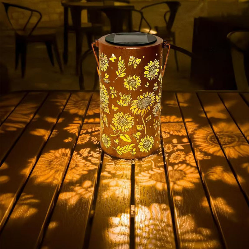 Lanterne solaire suspendue avec motif ajouré et design creux