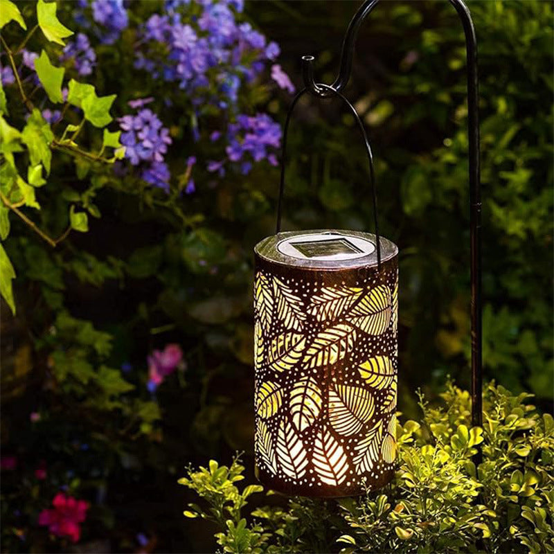 Lanterne solaire suspendue avec motif ajouré et design creux