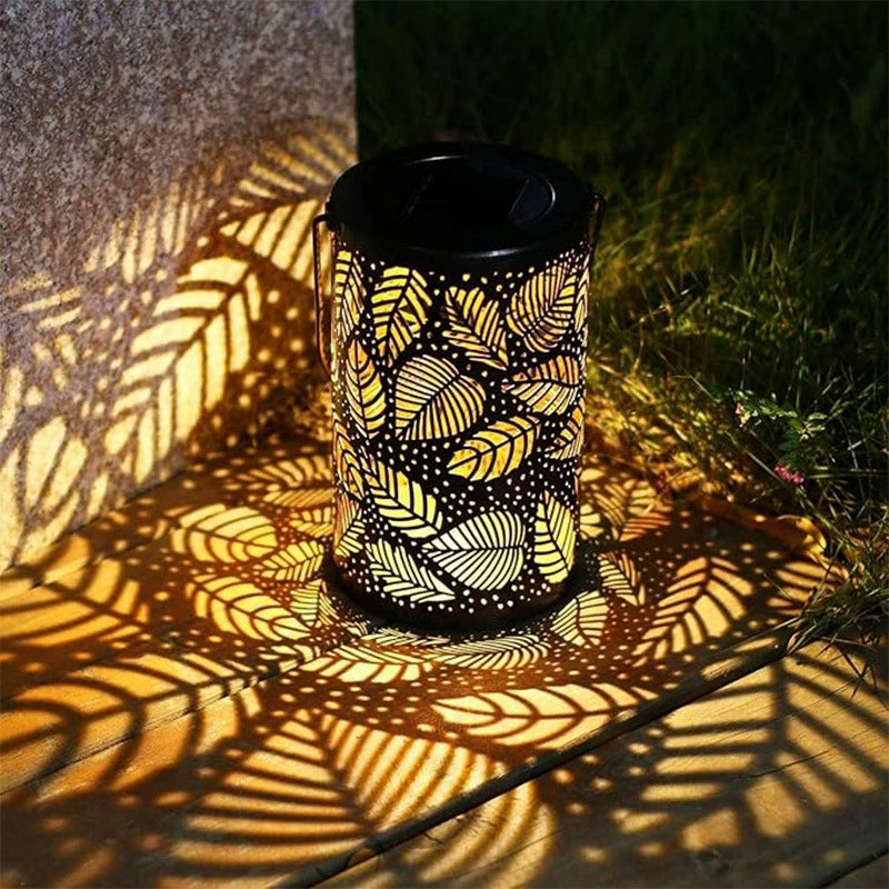 Lanterne solaire suspendue avec motif ajouré et design creux