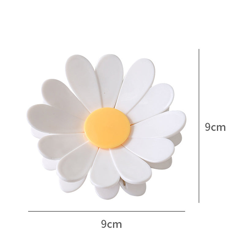 Pack of daisy-shaped magnetic closure clips