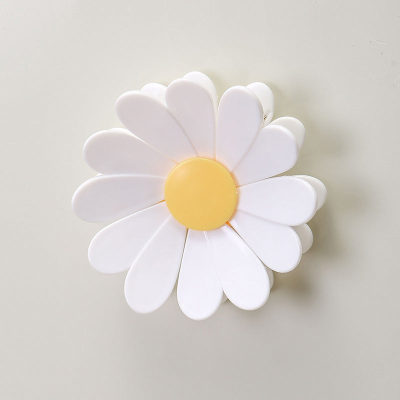 Pack of daisy-shaped magnetic closure clips