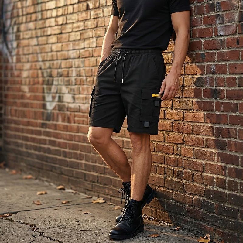 Short cargo décontracté à cordon de serrage pour homme ; doté d'un design pratique à poches multiples, de coutures renforcées et d'une coupe décontractée.