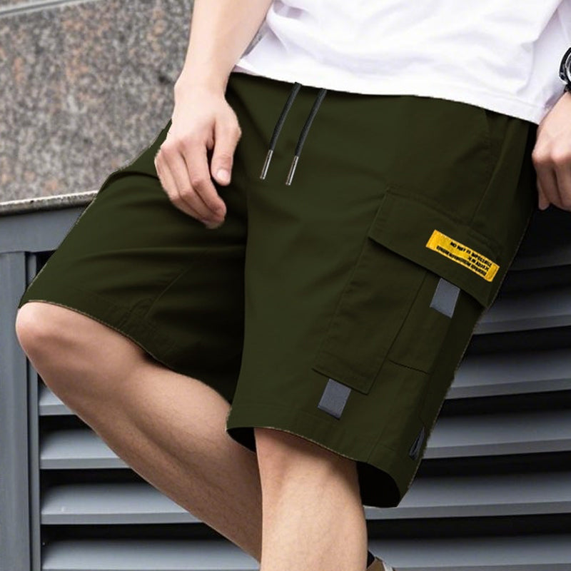 Short cargo décontracté à cordon de serrage pour homme ; doté d'un design pratique à poches multiples, de coutures renforcées et d'une coupe décontractée.