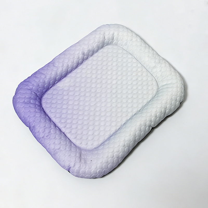 Tapis rafraîchissant pour chiens et chats - Coussin de couchage en soie glacée pour l'été aux couleurs dégradées, respirant et doux pour sols intérieurs, canapés et voyages en voiture, lavable, disponible en plusieurs tailles