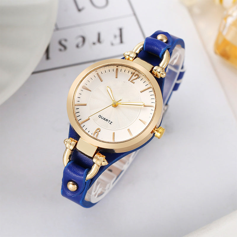 OFFRE À DURÉE LIMITÉE Montre élégante à bracelet fin Cadran épuré, bracelet en cuir, mouvement à quartz
