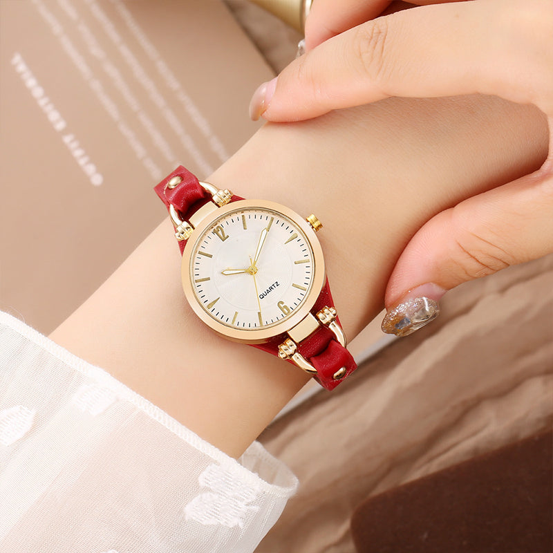 OFFRE À DURÉE LIMITÉE Montre élégante à bracelet fin Cadran épuré, bracelet en cuir, mouvement à quartz